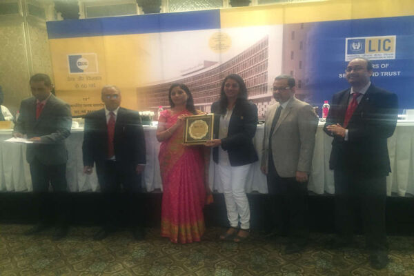corporate-trophy-from-ous-honourable-ed-mrs-usha-sangwan-madam-at-hotel-taj-20171205EE8B-909F-2AEB-256A-A07511E1ECB5.jpg